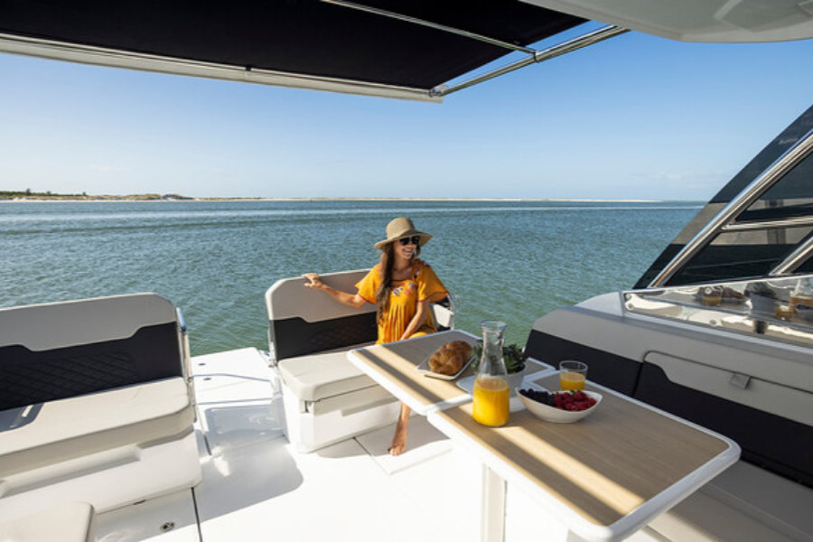 catamaran-motor-alquiler-denia-3 catamaran-motor-alquiler-denia-3